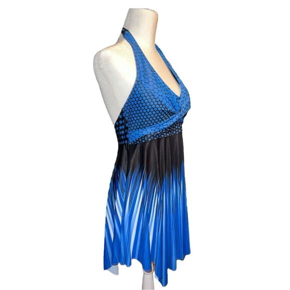 Swimsuit! Super cute swimsuit top! Designed to flatter! - Picture 7 of 10